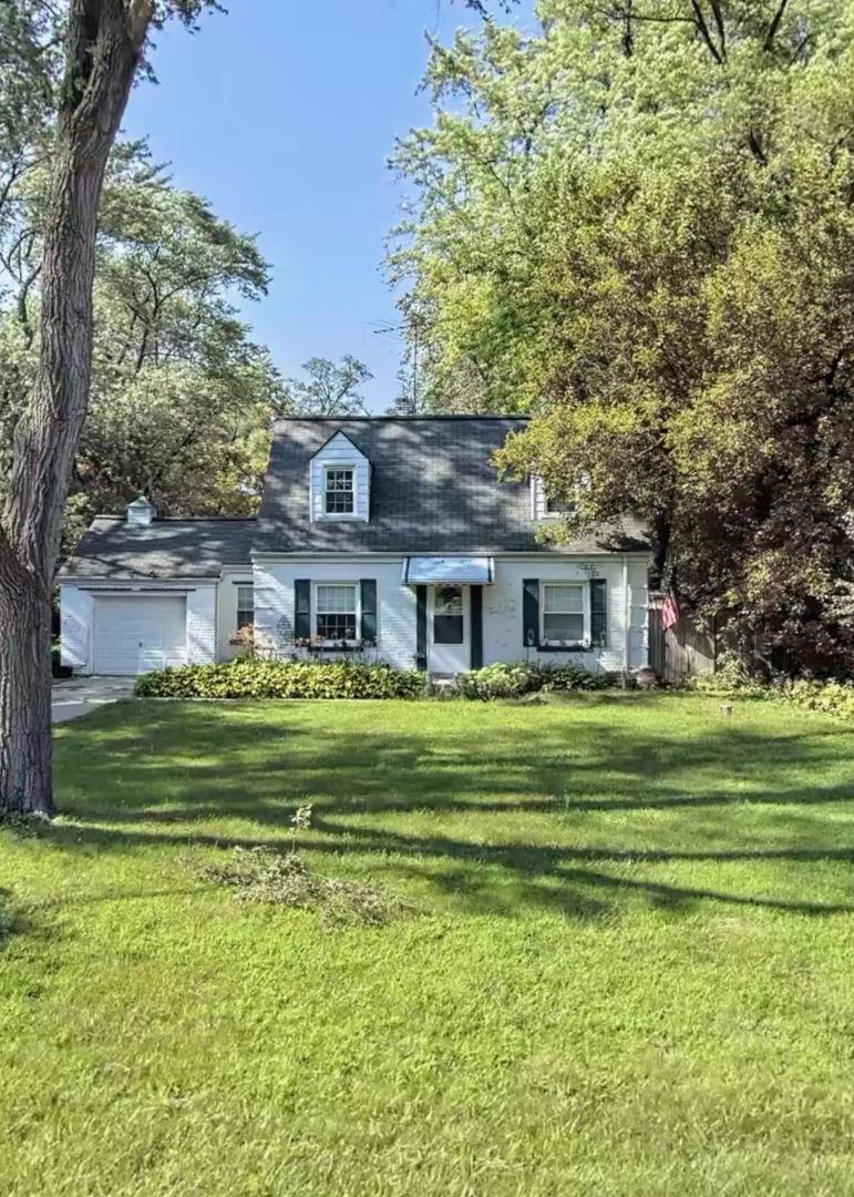 302 E Clarendon St., Prospect Heights, IL 60070