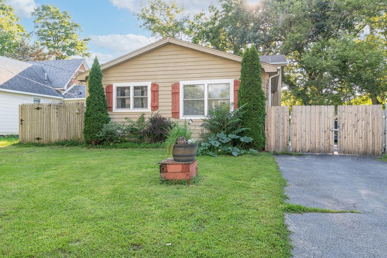 35706 N Laurel Ave., Ingleside, IL 60041