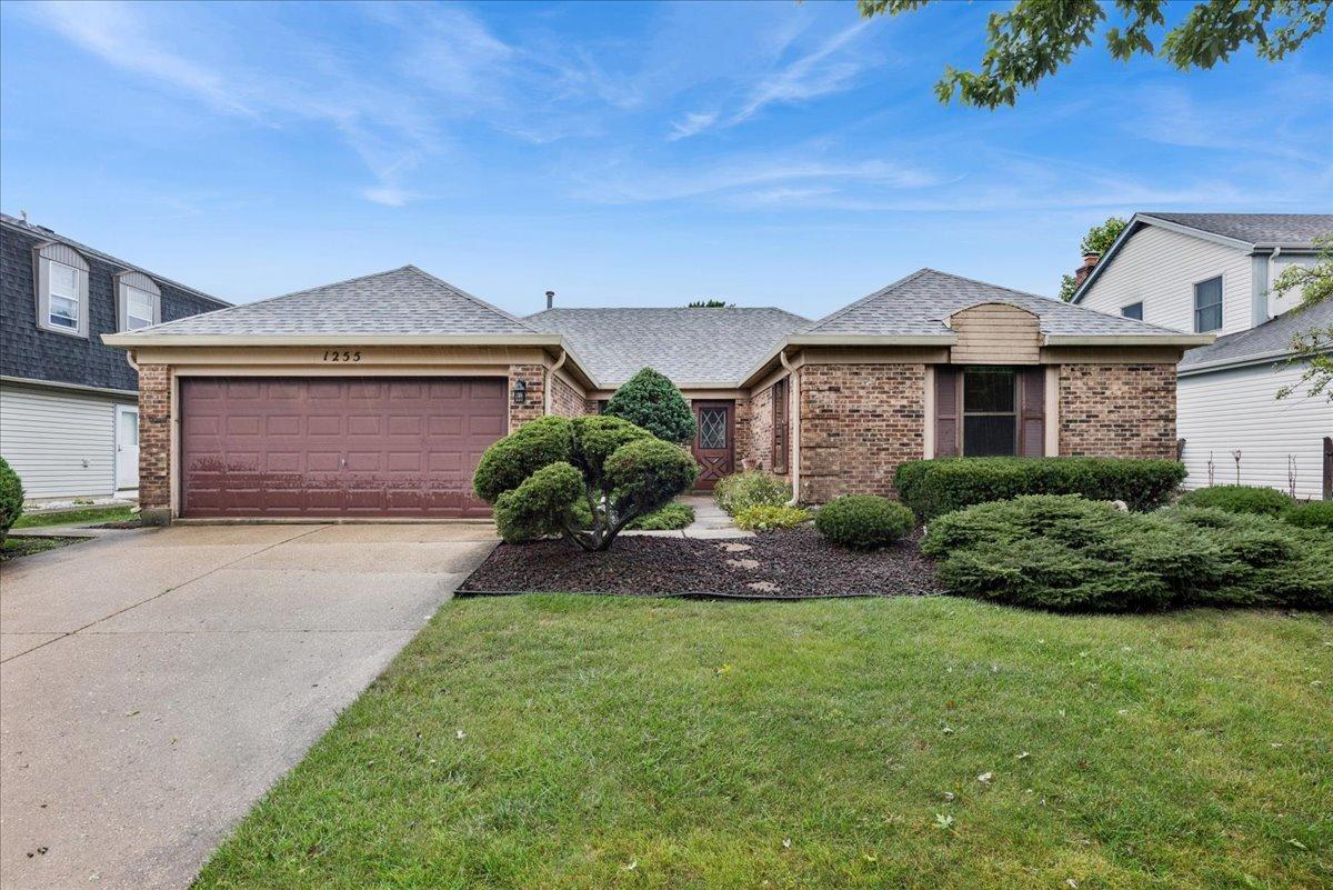 1255 John Dr., Hoffman Estates, IL 60169