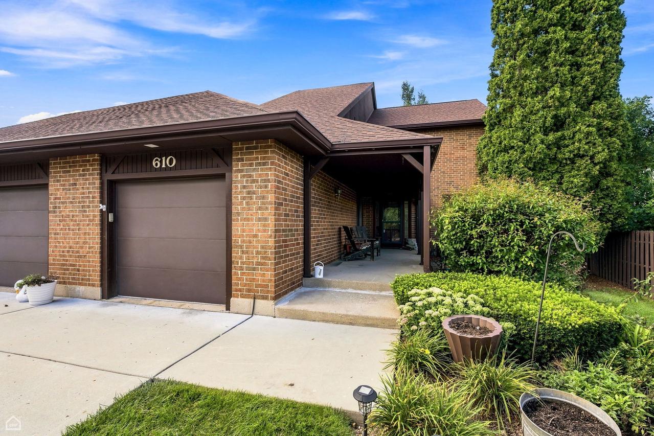 610 Cress Creek Ln., Crystal Lake, IL 60014