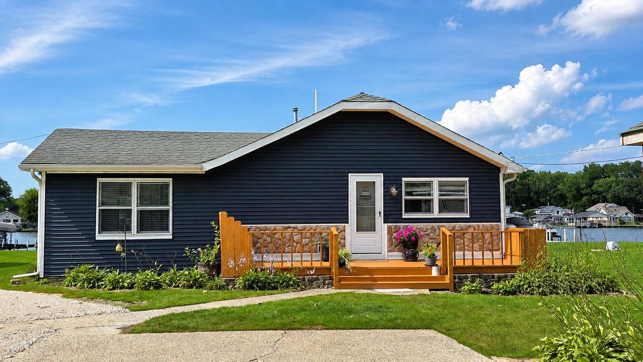 1614 River Terrace Dr., Mchenry, IL 60051