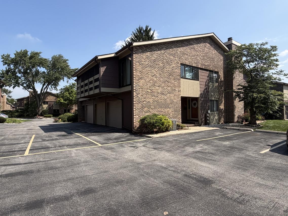 1 W Stonebridge Ct. #1C, Palos Hills, IL 60465