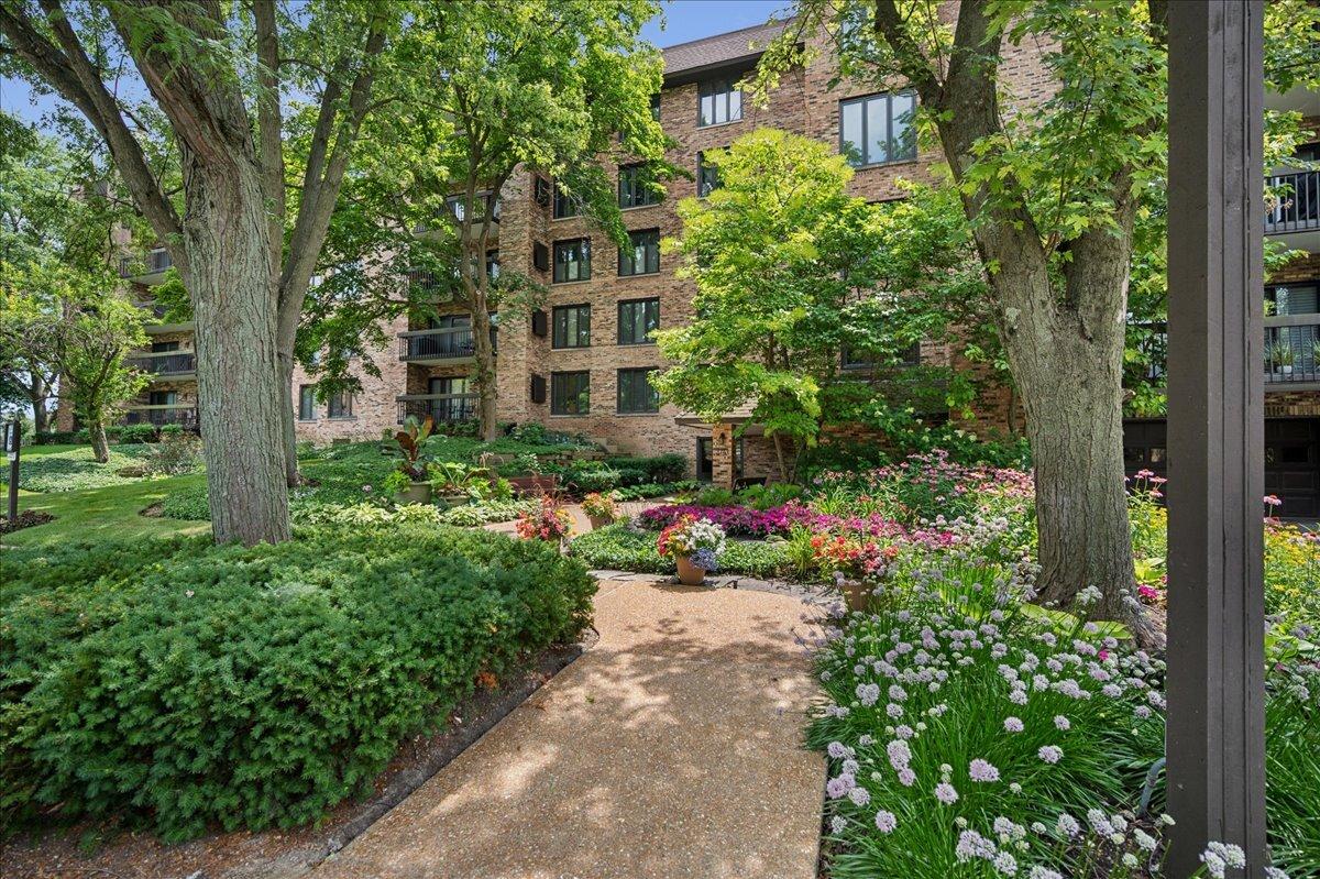 3741 Mission Hills Rd. #208, Northbrook, IL 60062