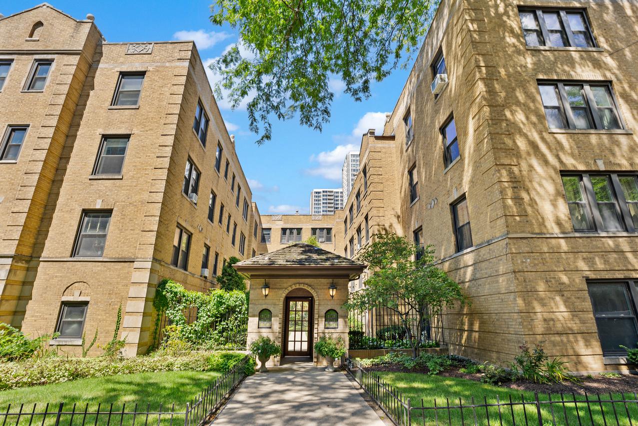 714 W Buena St. #B, Chicago, IL 60613