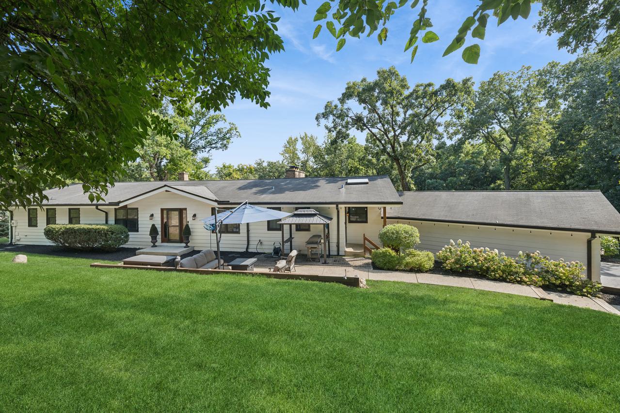 10 River Dr., Trout Valley, IL 60013