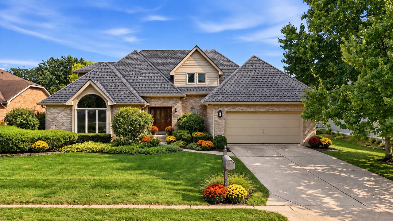 6183 Tyrnbury Dr., Lisle, IL 60532