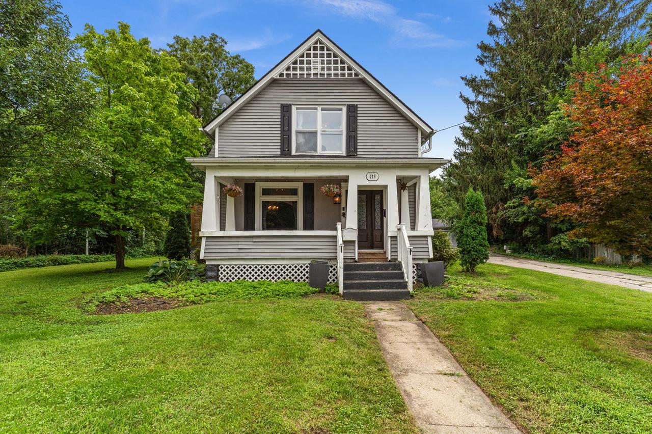 749 N Van Buren St., Batavia, IL 60510