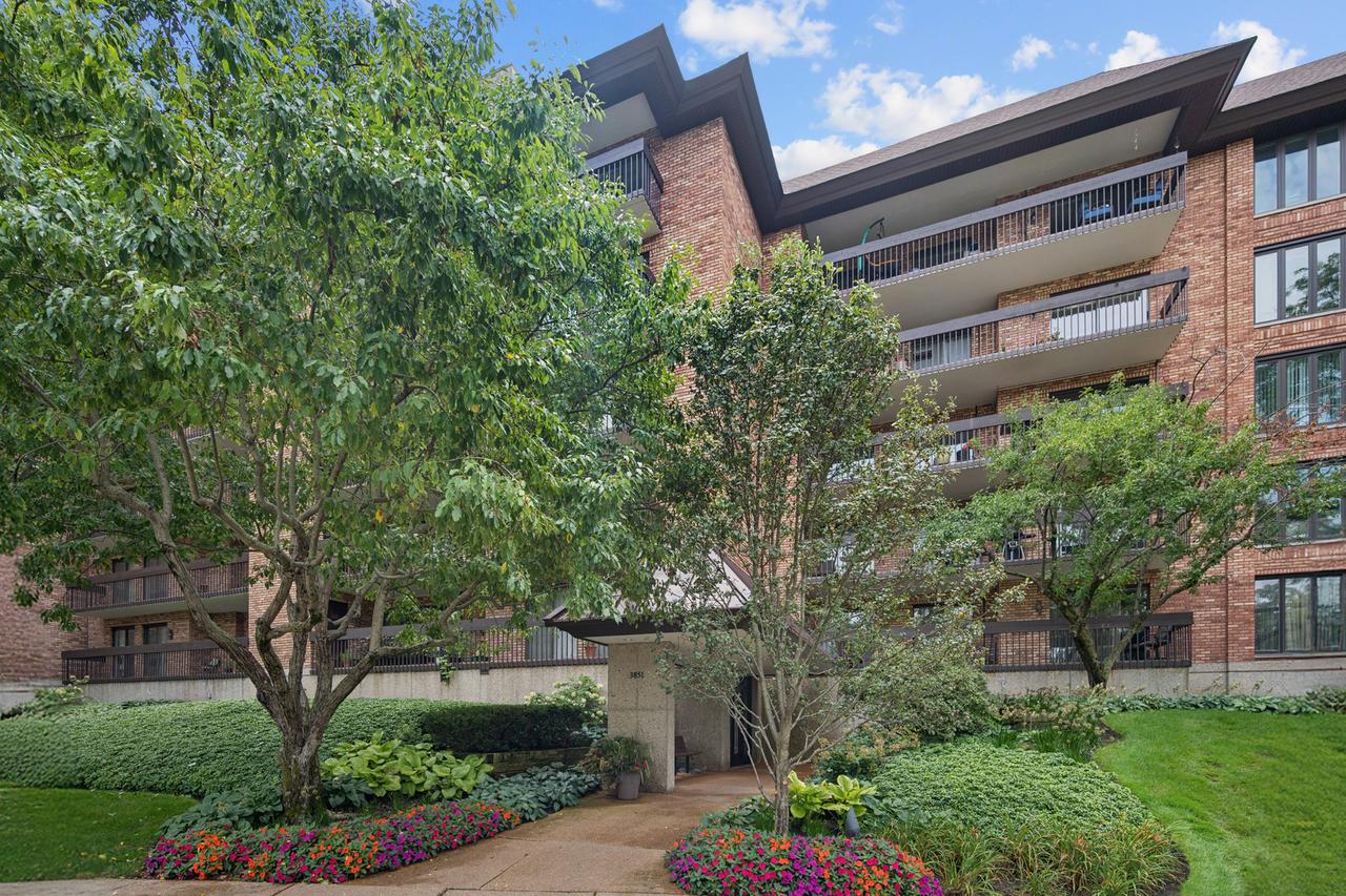 3851 Mission Hills Rd. #109, Northbrook, IL 60062