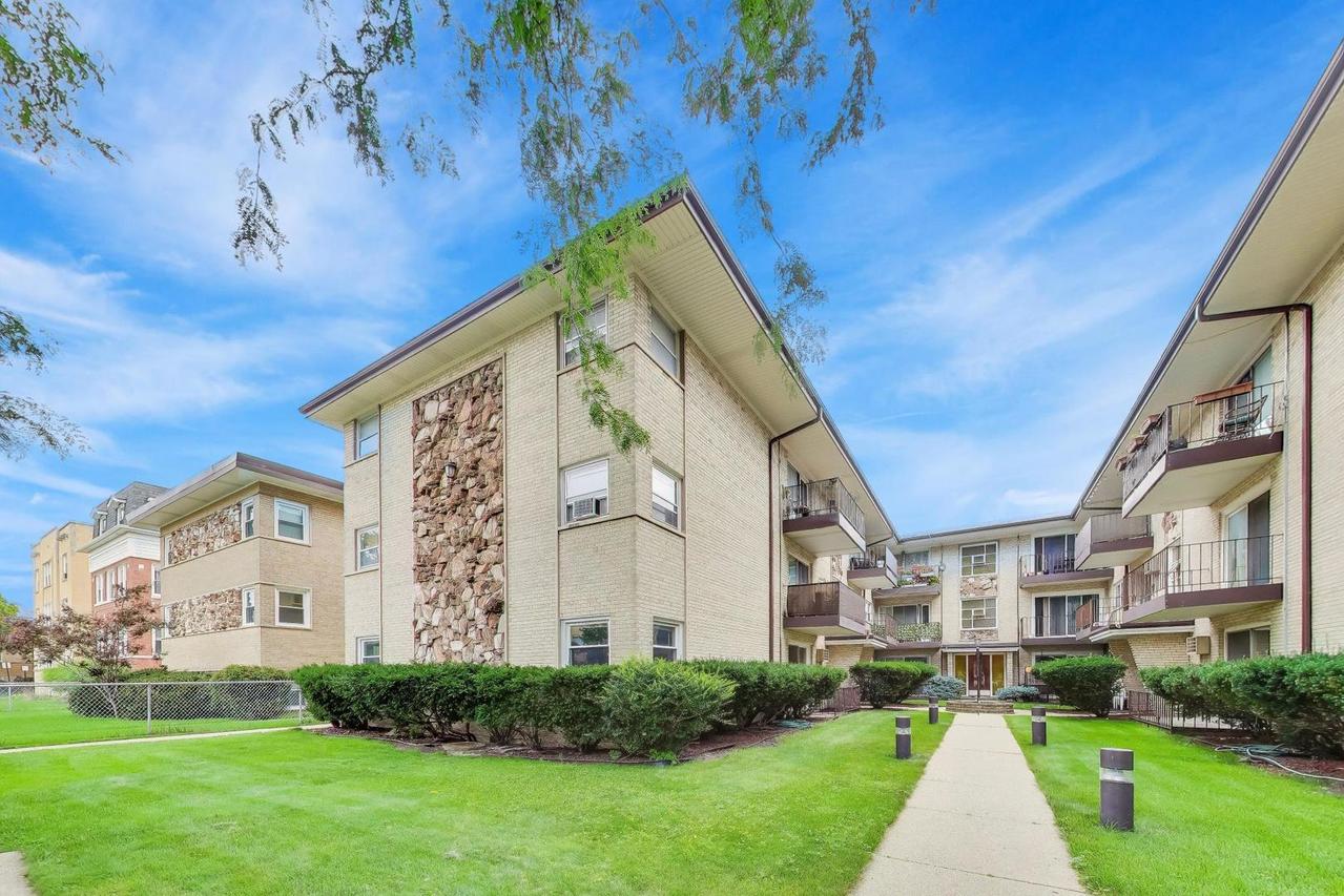 4243 N Kedvale Ave. #1F, Chicago, IL 60641