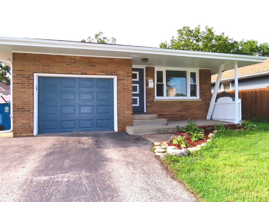555 Elsie Ave., Crest Hill, IL 60403