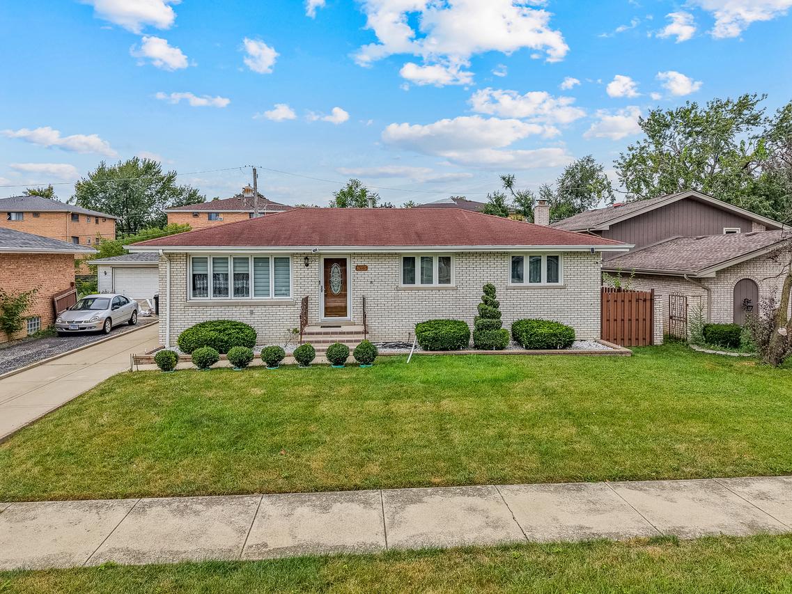 8016 S Thomas Ave., Bridgeview, IL 60455