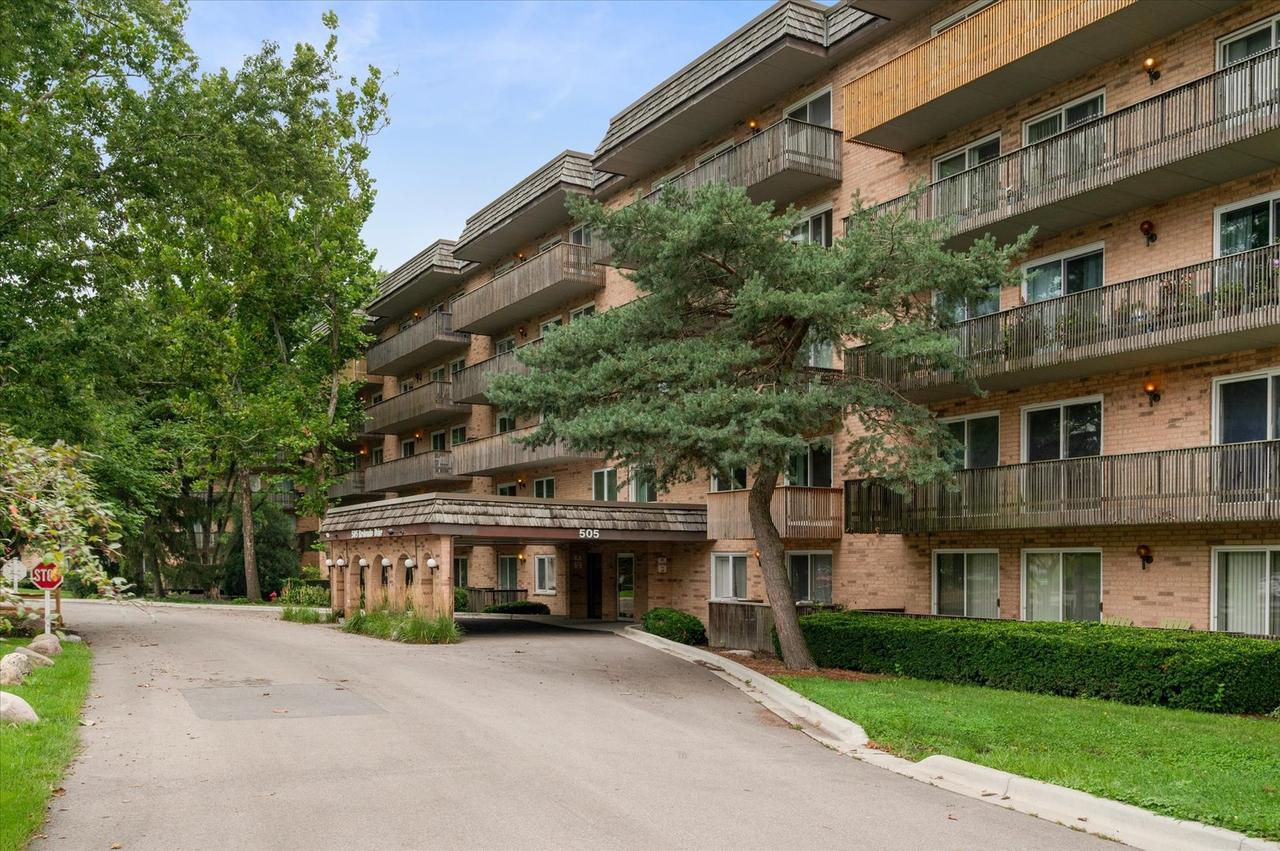 505 Redondo Dr. #504, Downers Grove, IL 60516