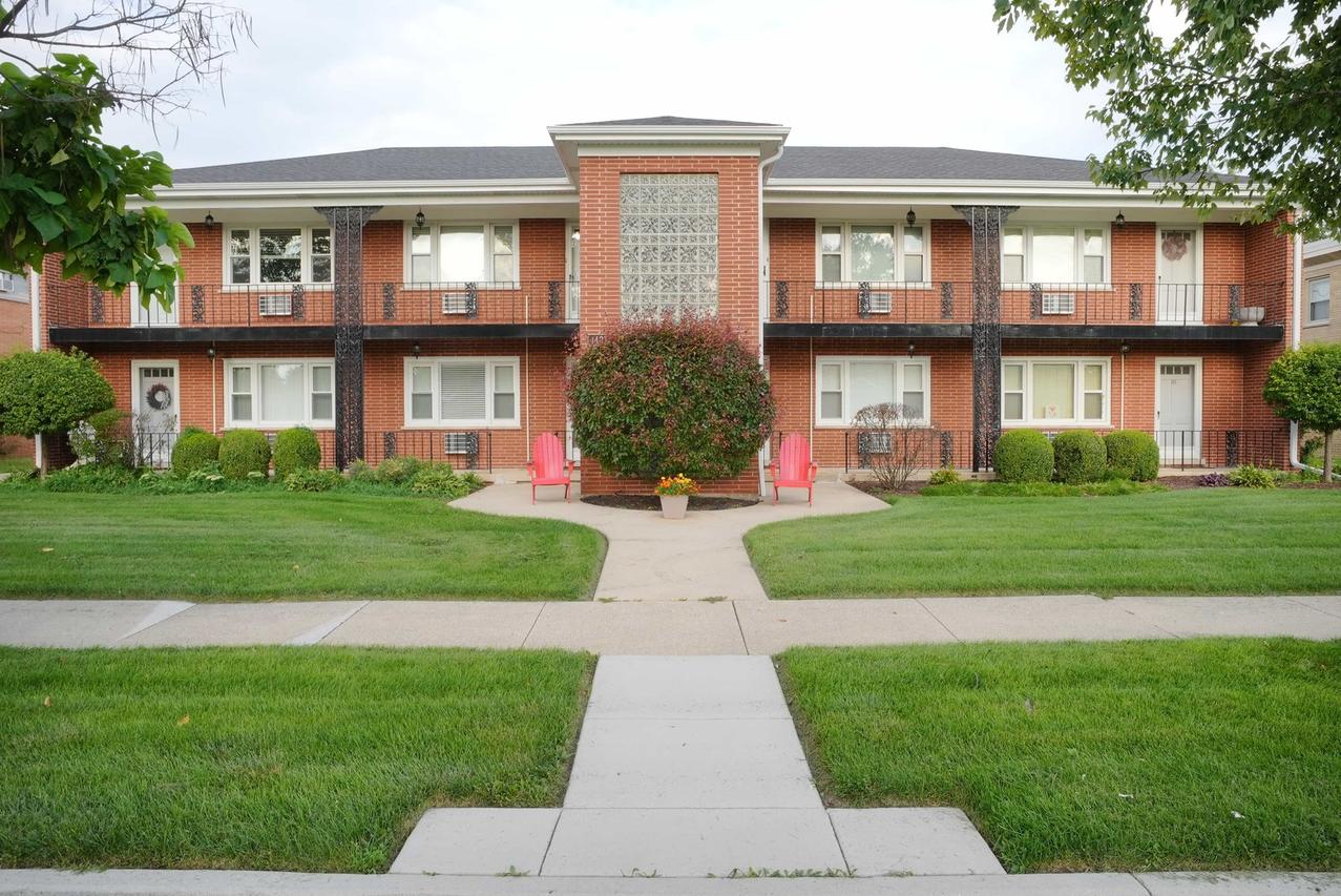 1427 Homestead Rd. #E, La Grange Park, IL 60526