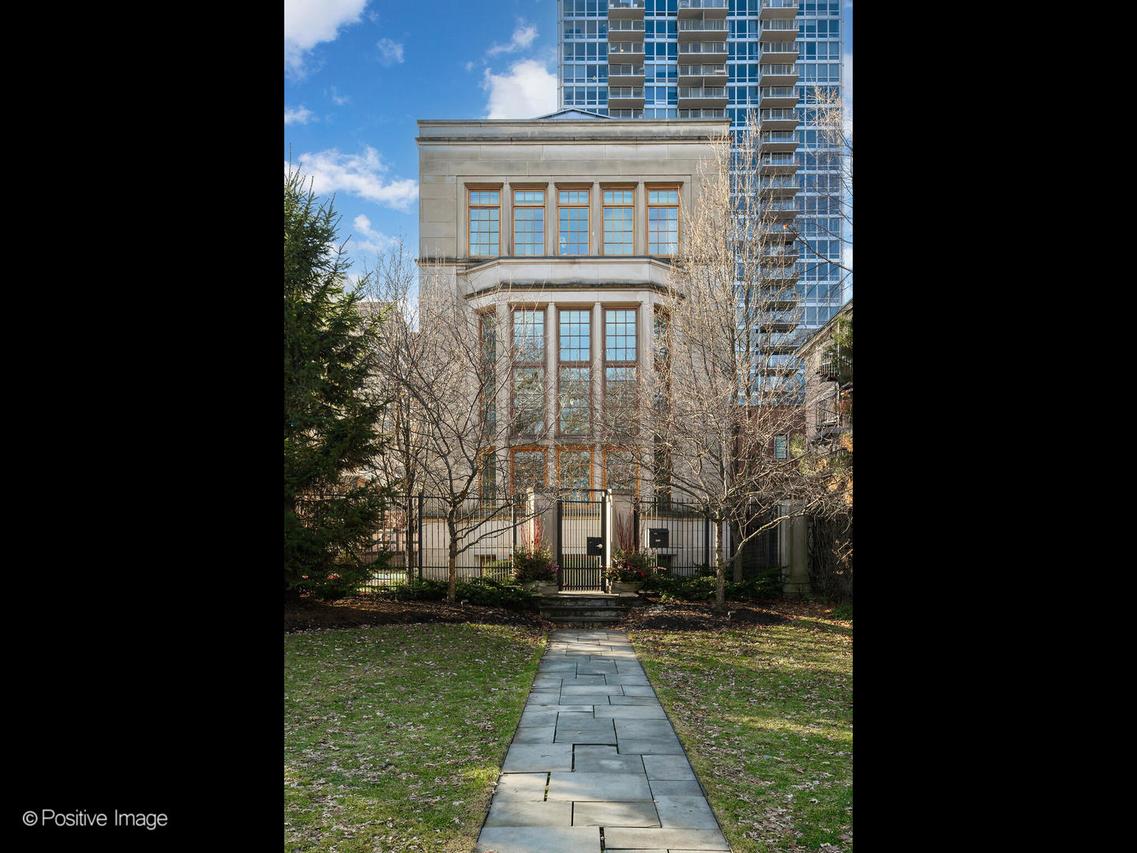 3026 N Lake Shore Dr., Chicago, IL 60657
