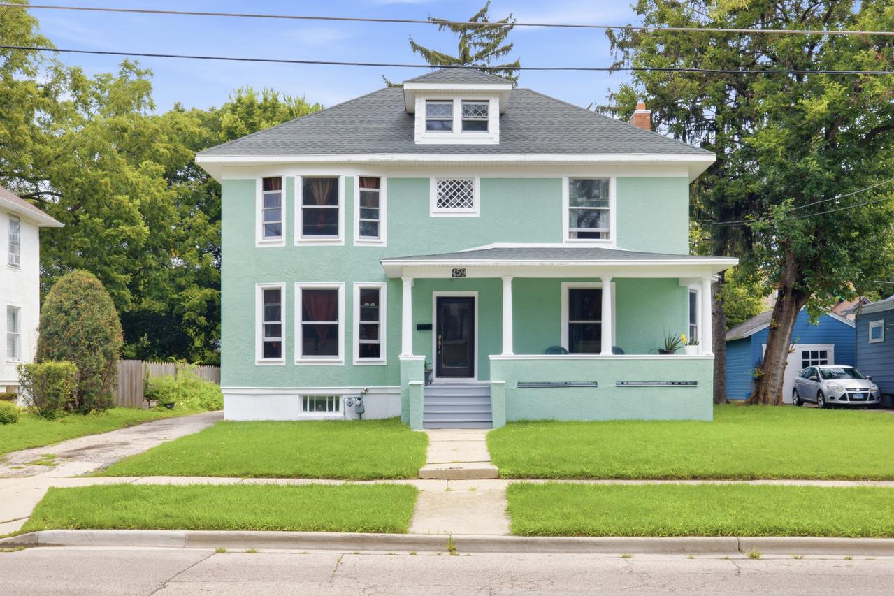 459 N Spring St., Elgin, IL 60120