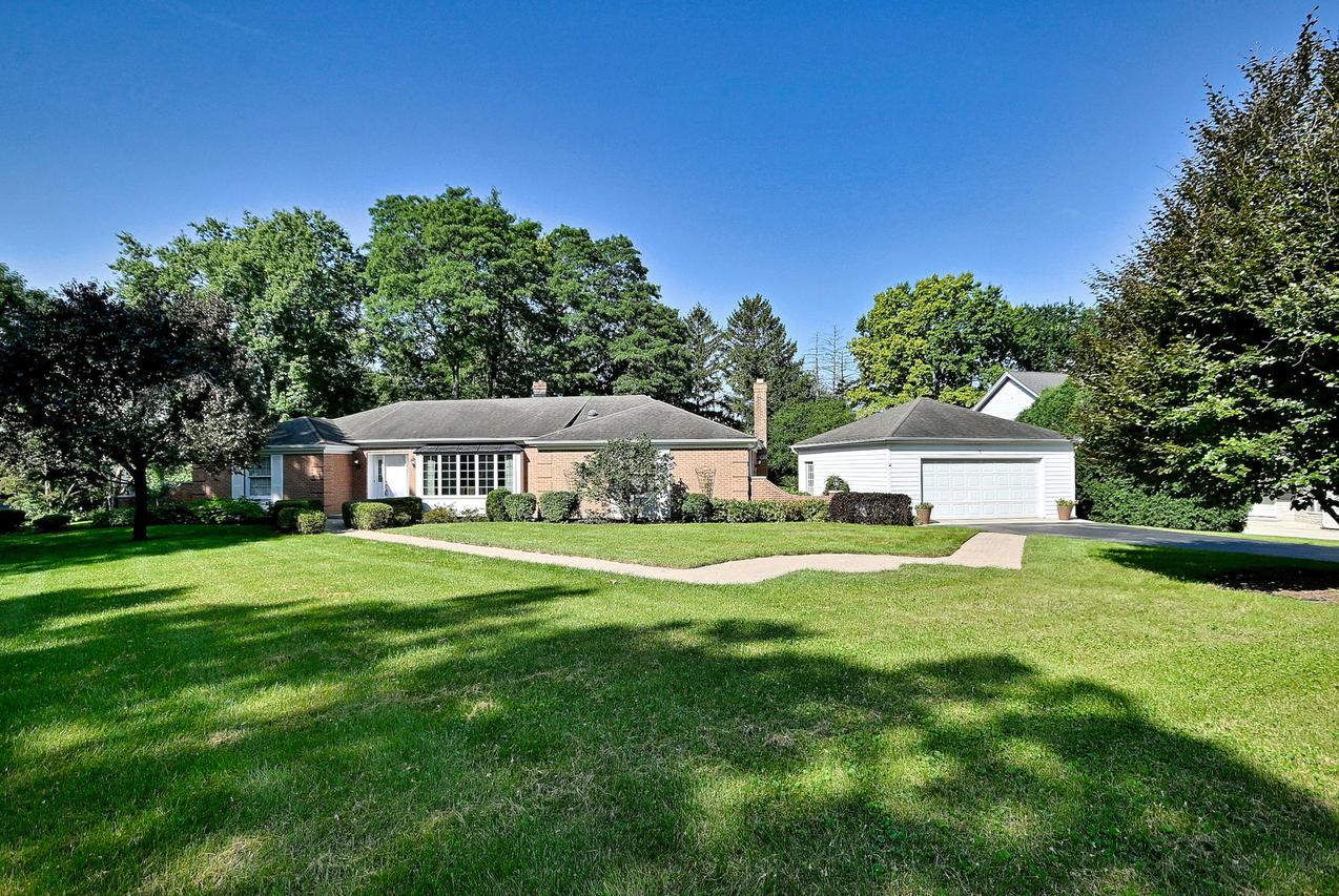 9 Dover Dr., Oak Brook, IL 60523