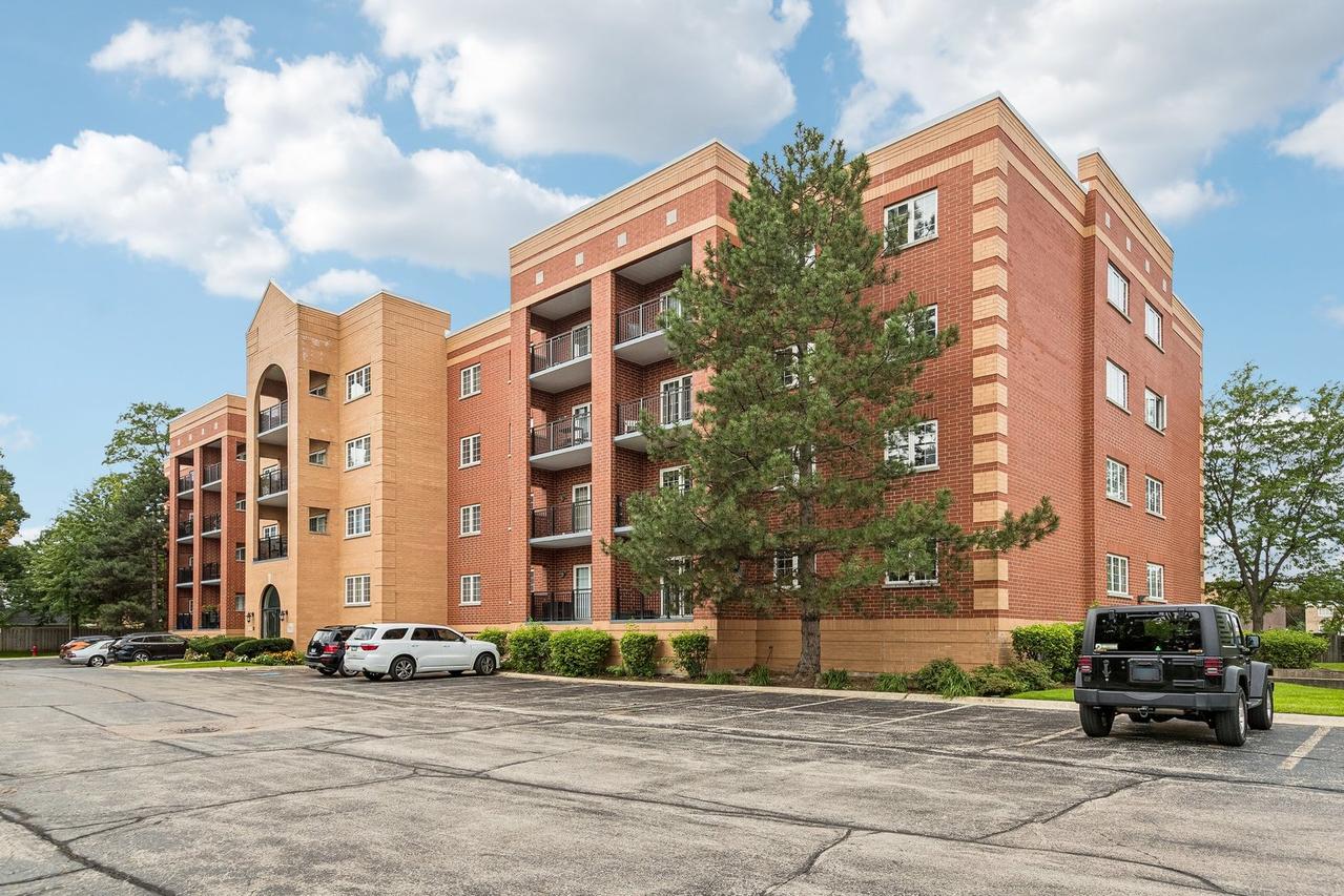 55 S Hale St. #108, Palatine, IL 60067