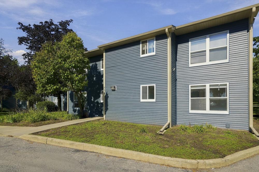 774 Terrace Ct. #R, Elgin, IL 60120
