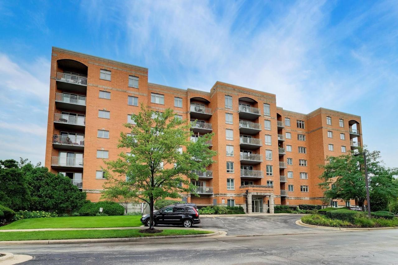 6801 N Milwaukee Ave. #410, Niles, IL 60714
