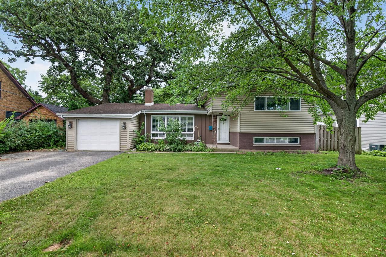 145 Dole Ave., Crystal Lake, IL 60014