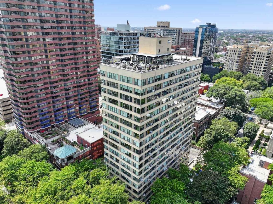 2970 N Lake Shore Dr. #17A, Chicago, IL 60657