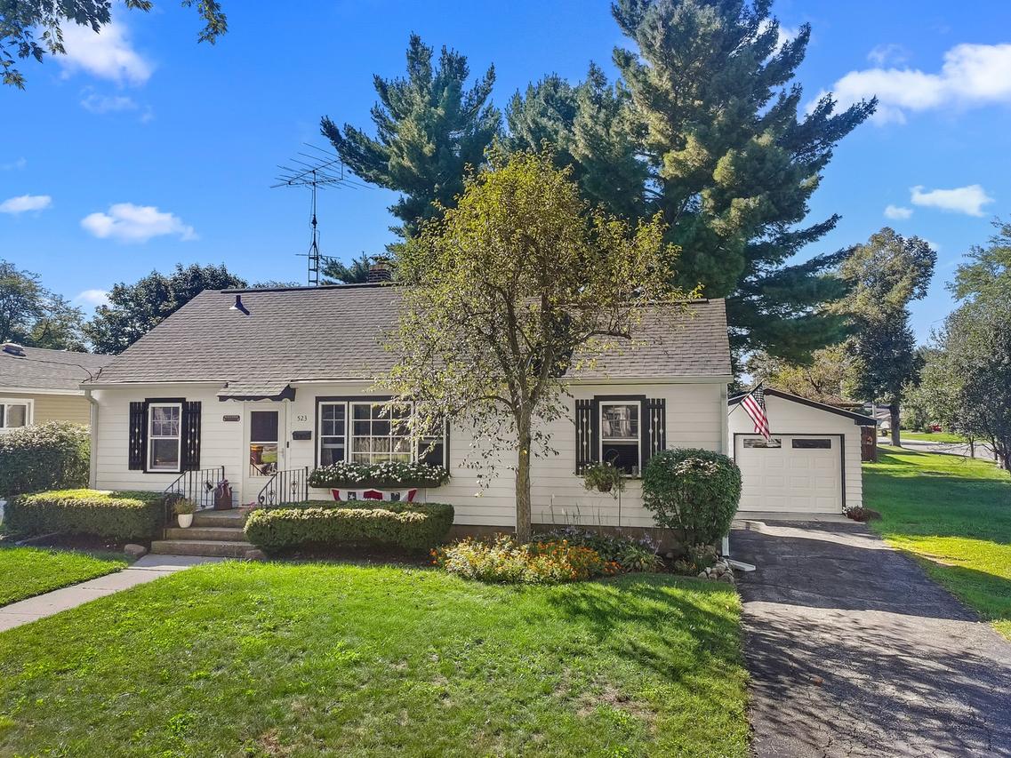 523 Highland Ave., Woodstock, IL 60098