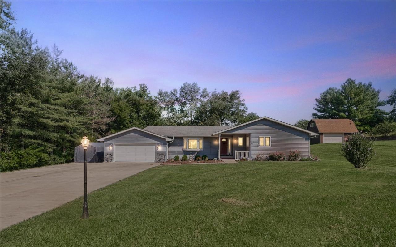 1364 Treasure Ln., White Heath, IL 61884