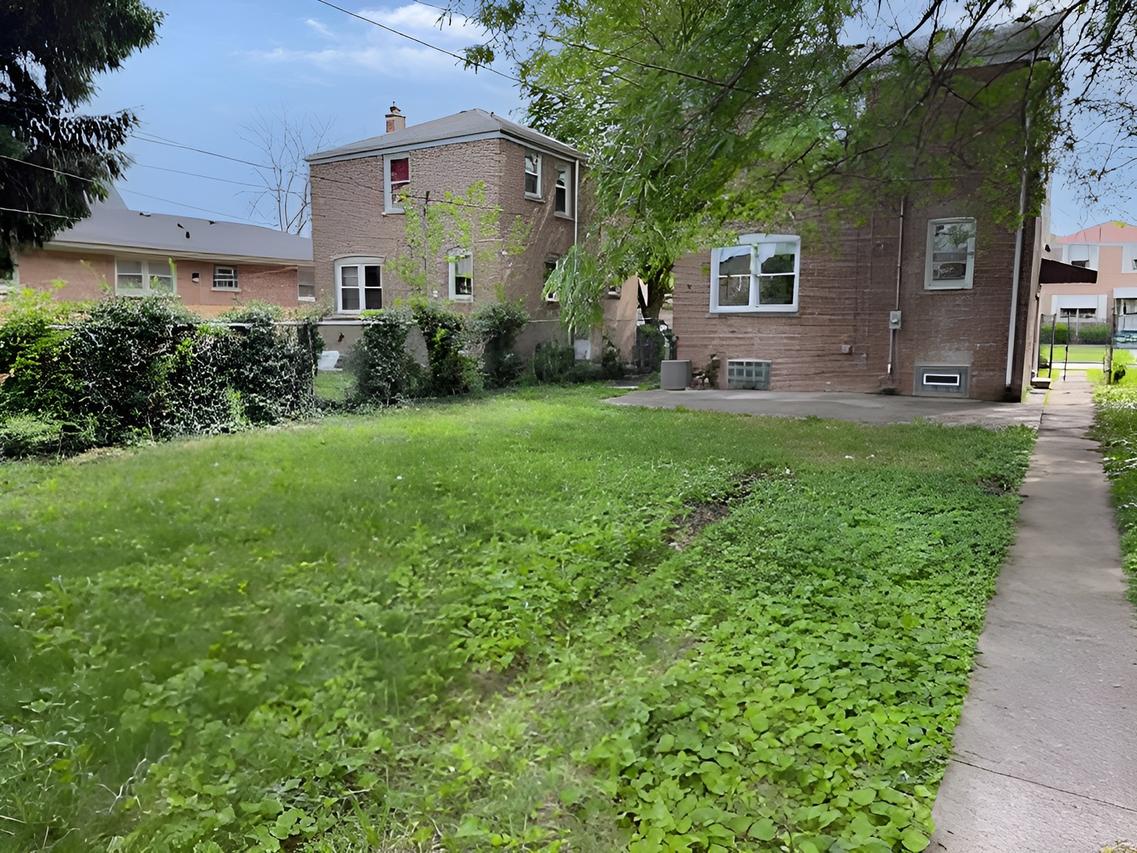 12328 S Peoria St., Calumet Park, IL 60827