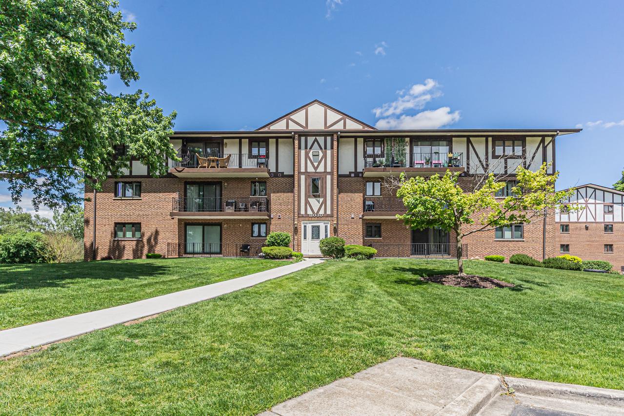 11030 S Theresa Cir. #3A, Palos Hills, IL 60465