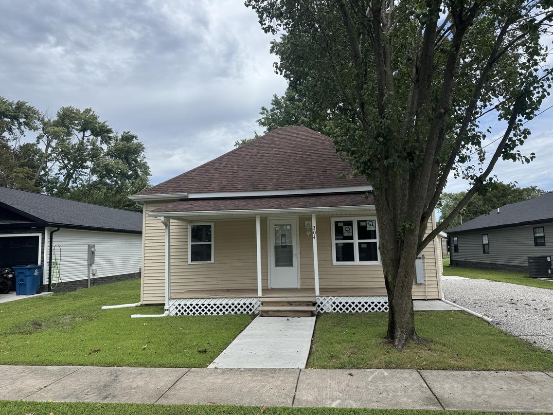 304 W North St., Sesser, IL 62884