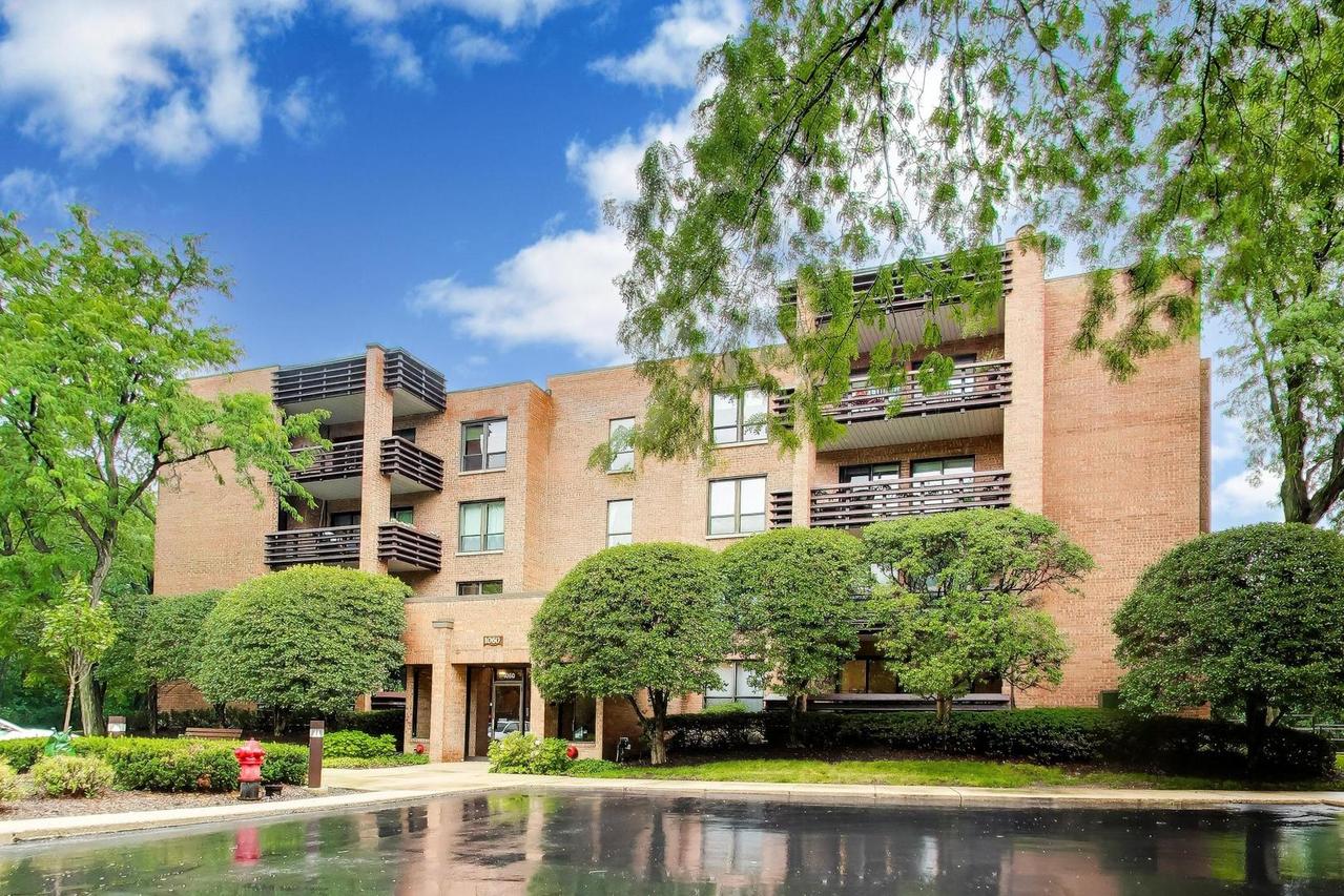1060 Shermer Rd. #25, Northbrook, IL 60062