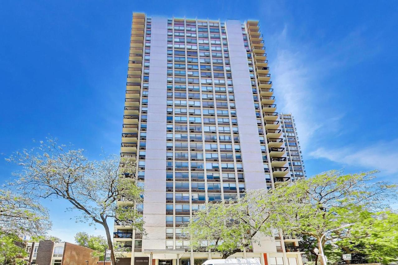 1355 N Sandburg Ter. #1002D, Chicago, IL 60610