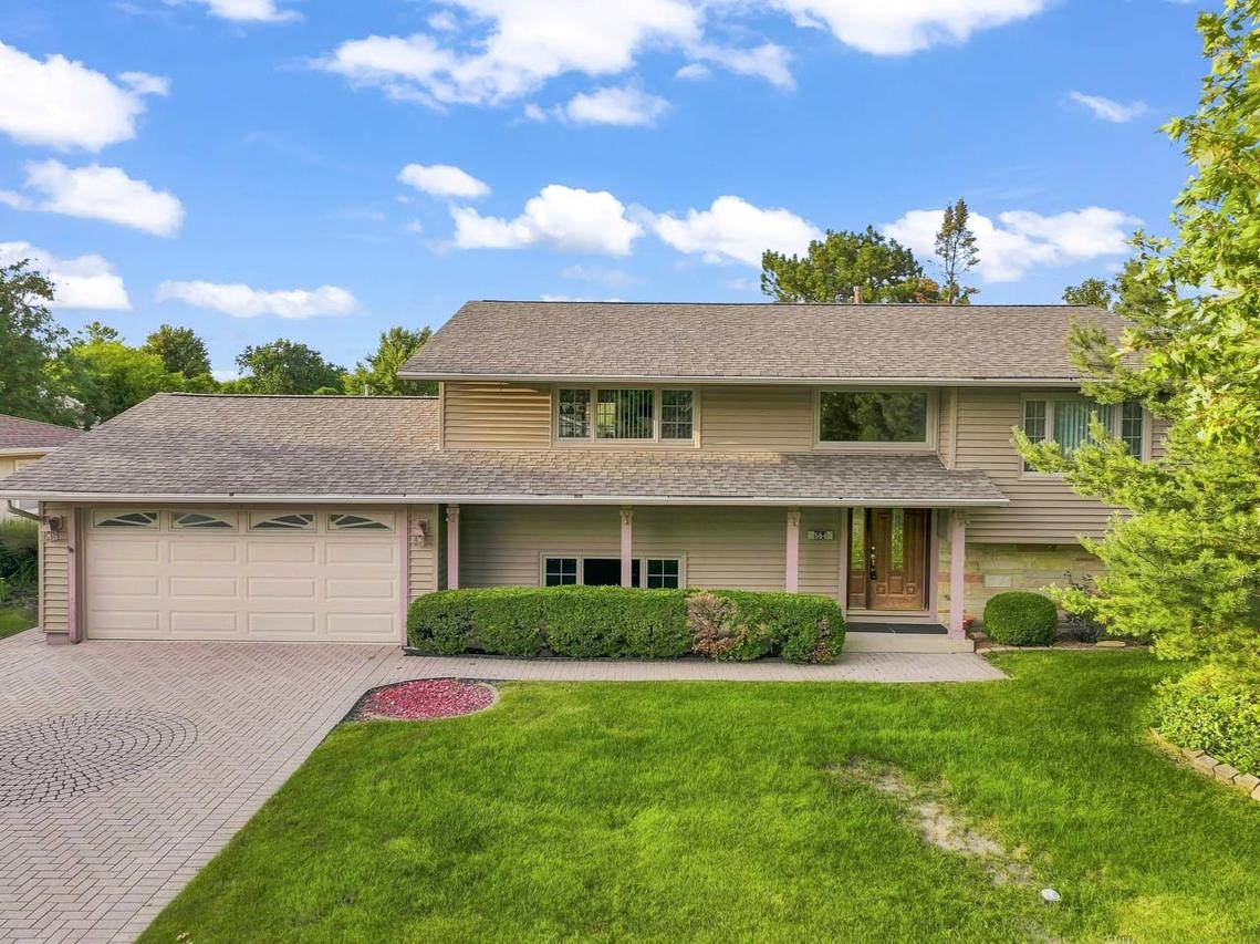 564 Gateshead S, Elk Grove Village, IL 60007