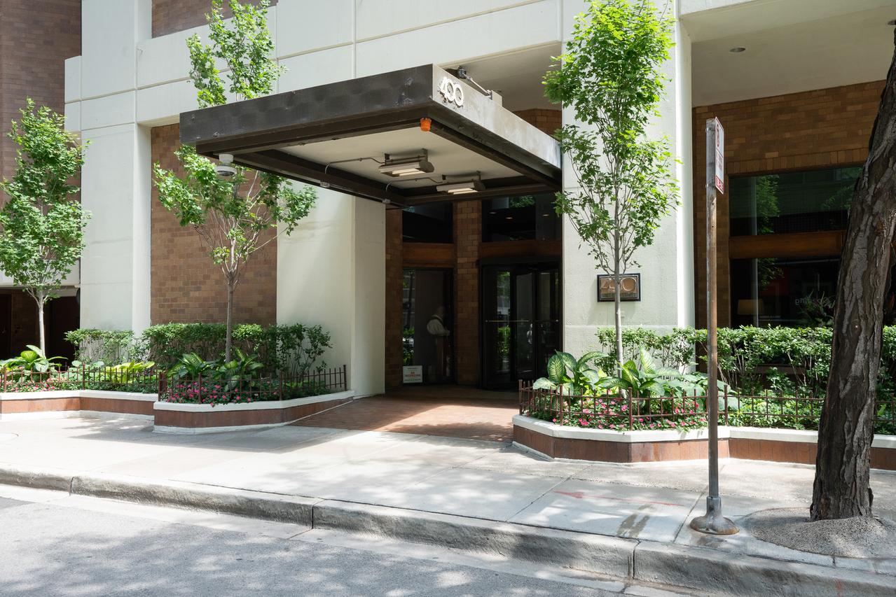 400 E Ohio St. #4202, Chicago, IL 60611