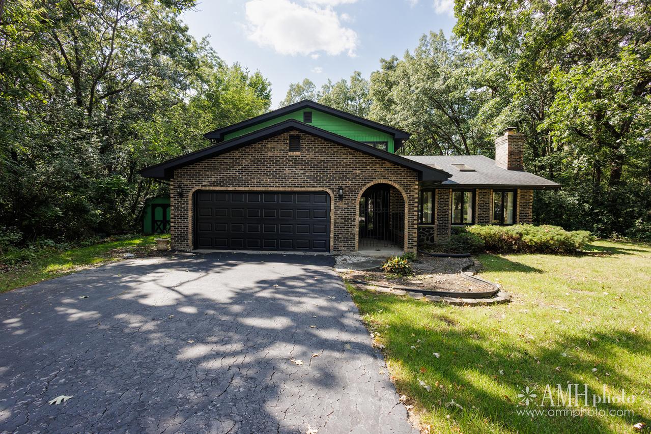 855 Charles St., Crete, IL 60417