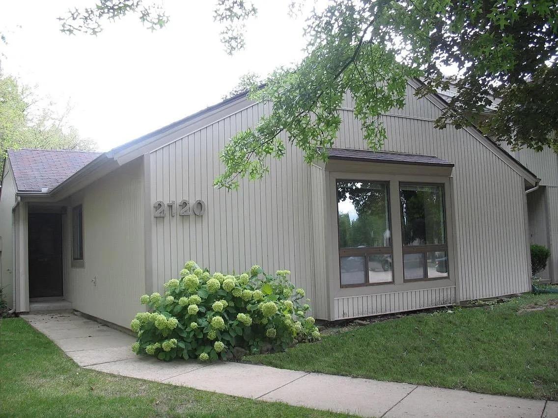 2120 Melrose Dr., Champaign, IL 61820
