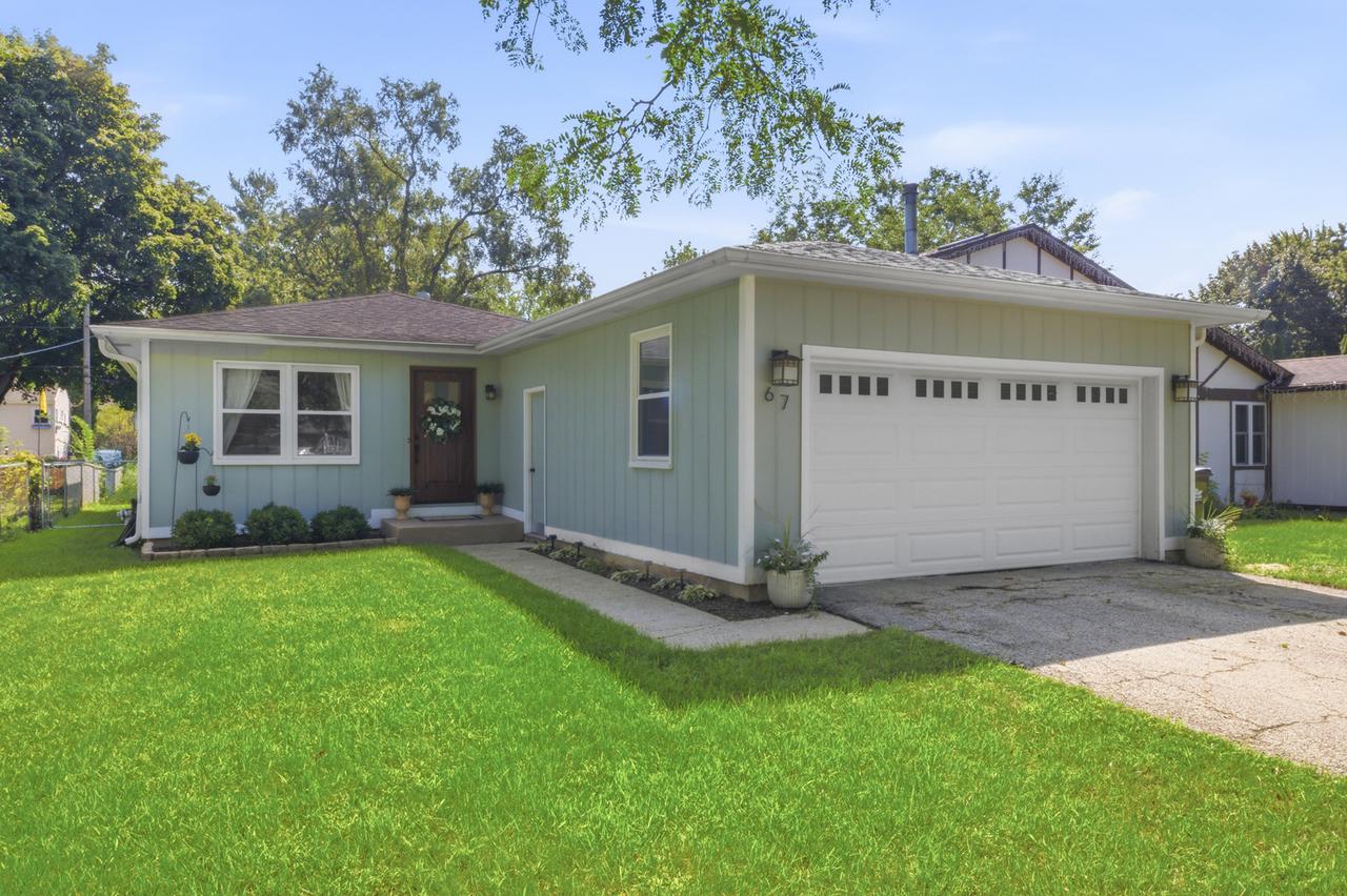67 Barberry Dr., Crystal Lake, IL 60014