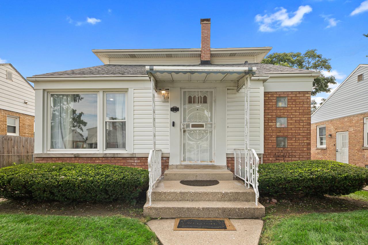 425 47th Ave., Bellwood, IL 60104