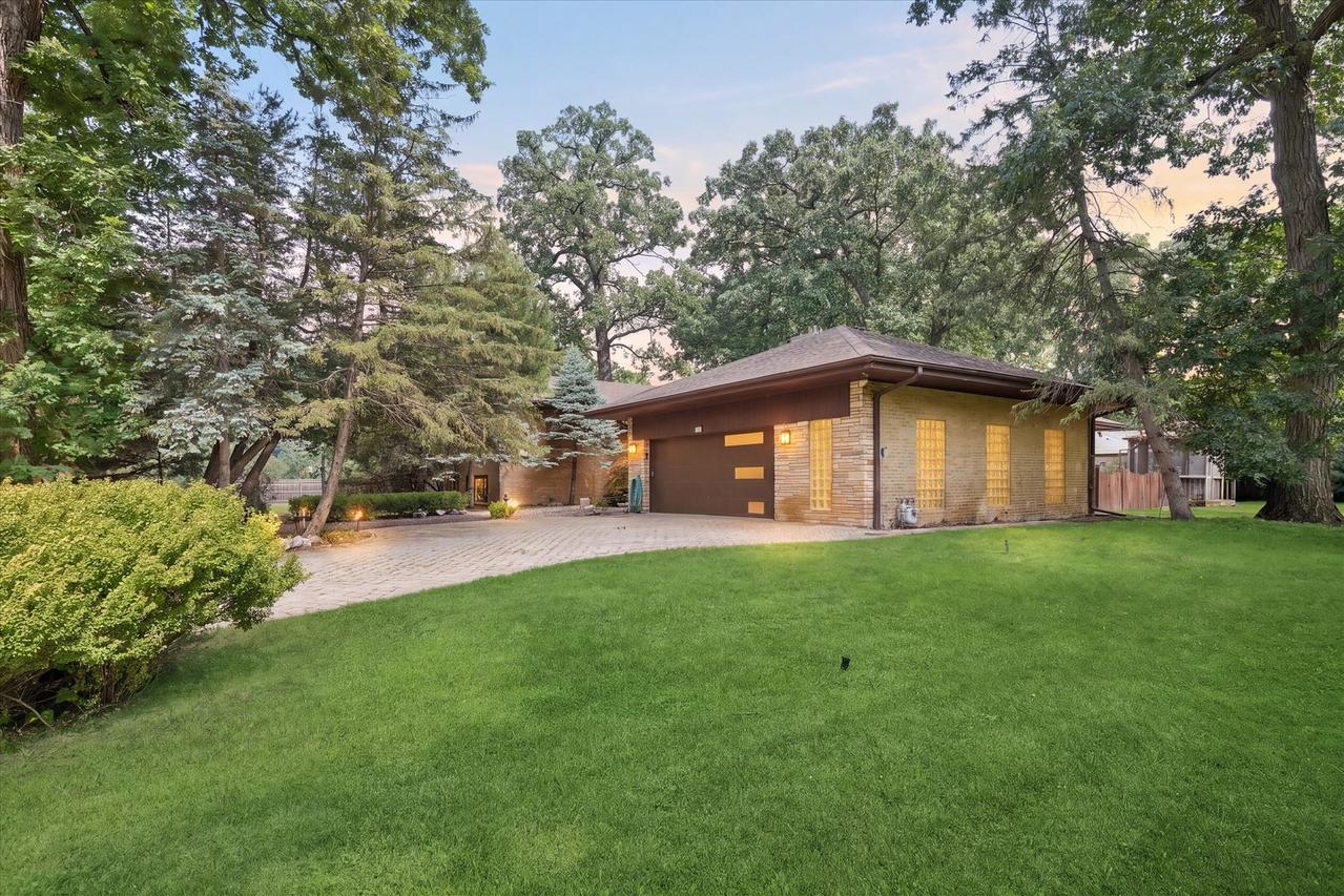 1655 Forest Dr., Glenview, IL 60025