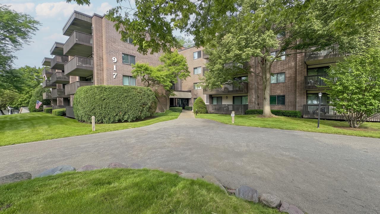 917 Vose Dr. #102, Gurnee, IL 60031