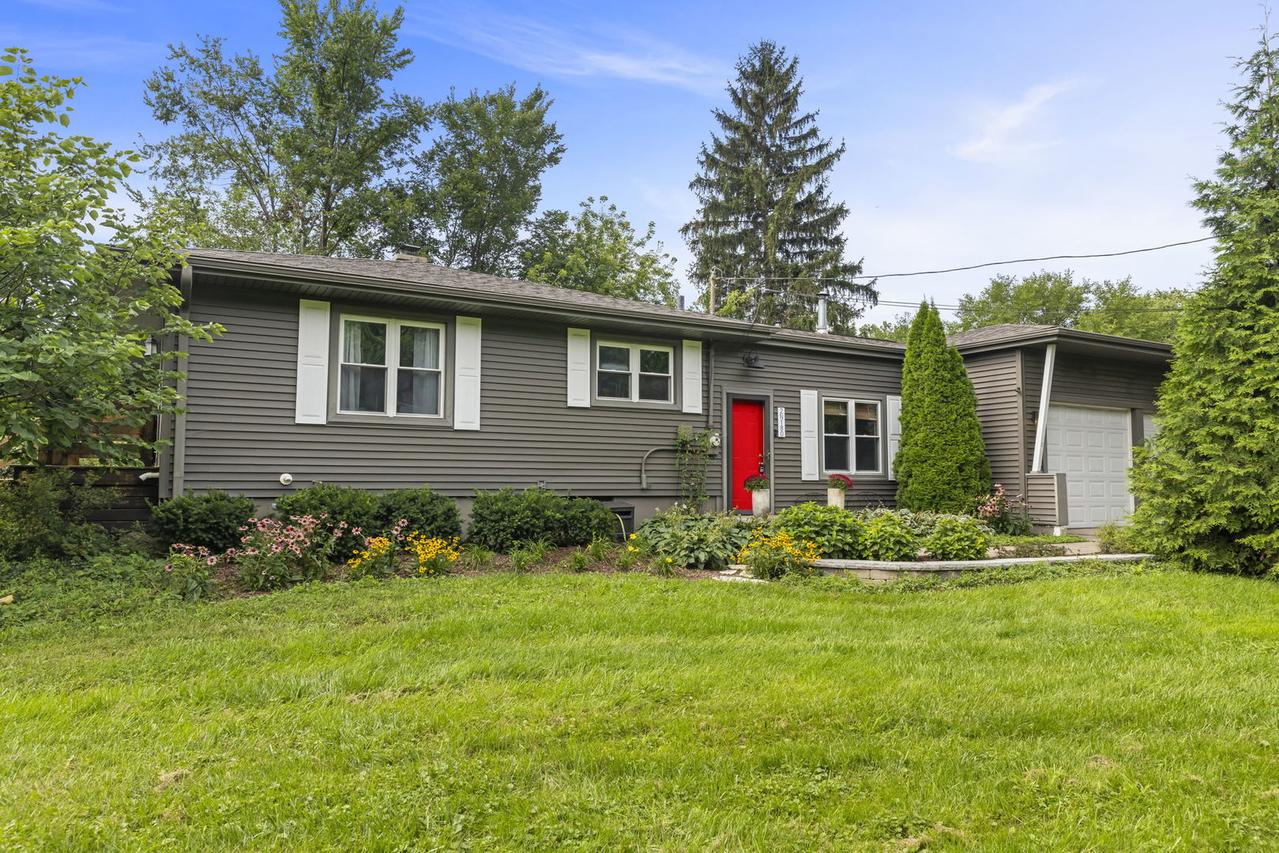 2N180 Mildred Ave., Glen Ellyn, IL 60137