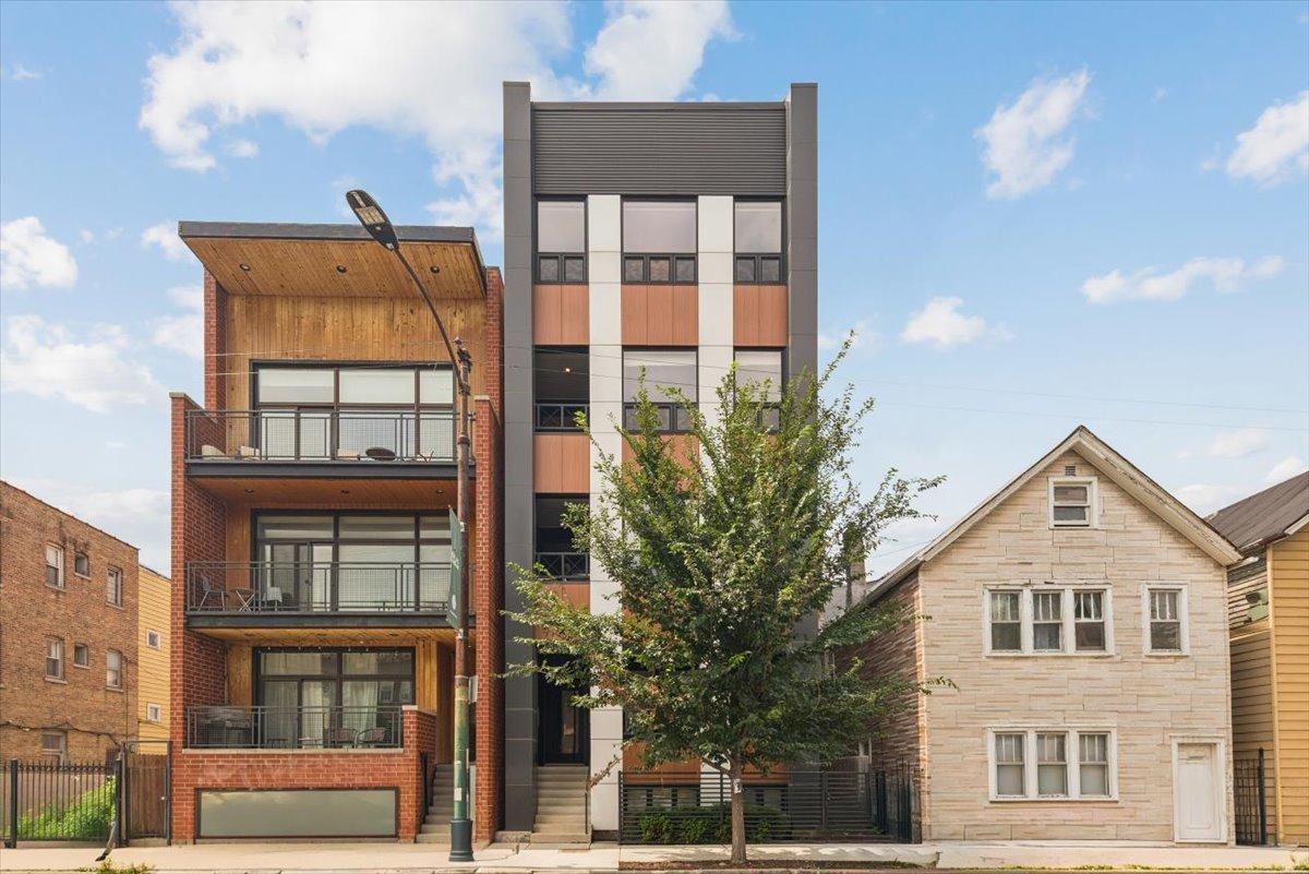 1734 N California Ave. #3, Chicago, IL 60647