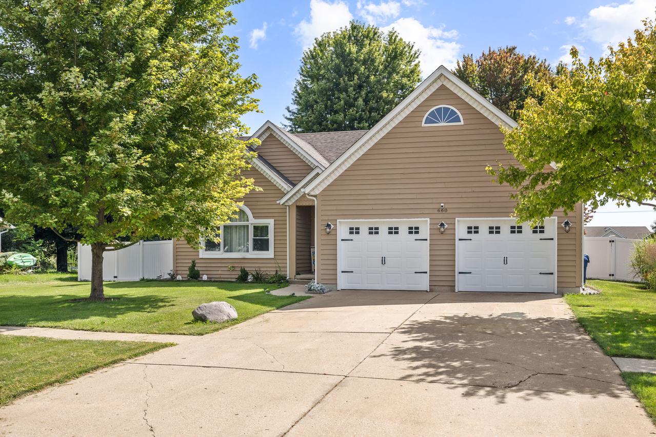 660 Louise Dr., Hinckley, IL 60520