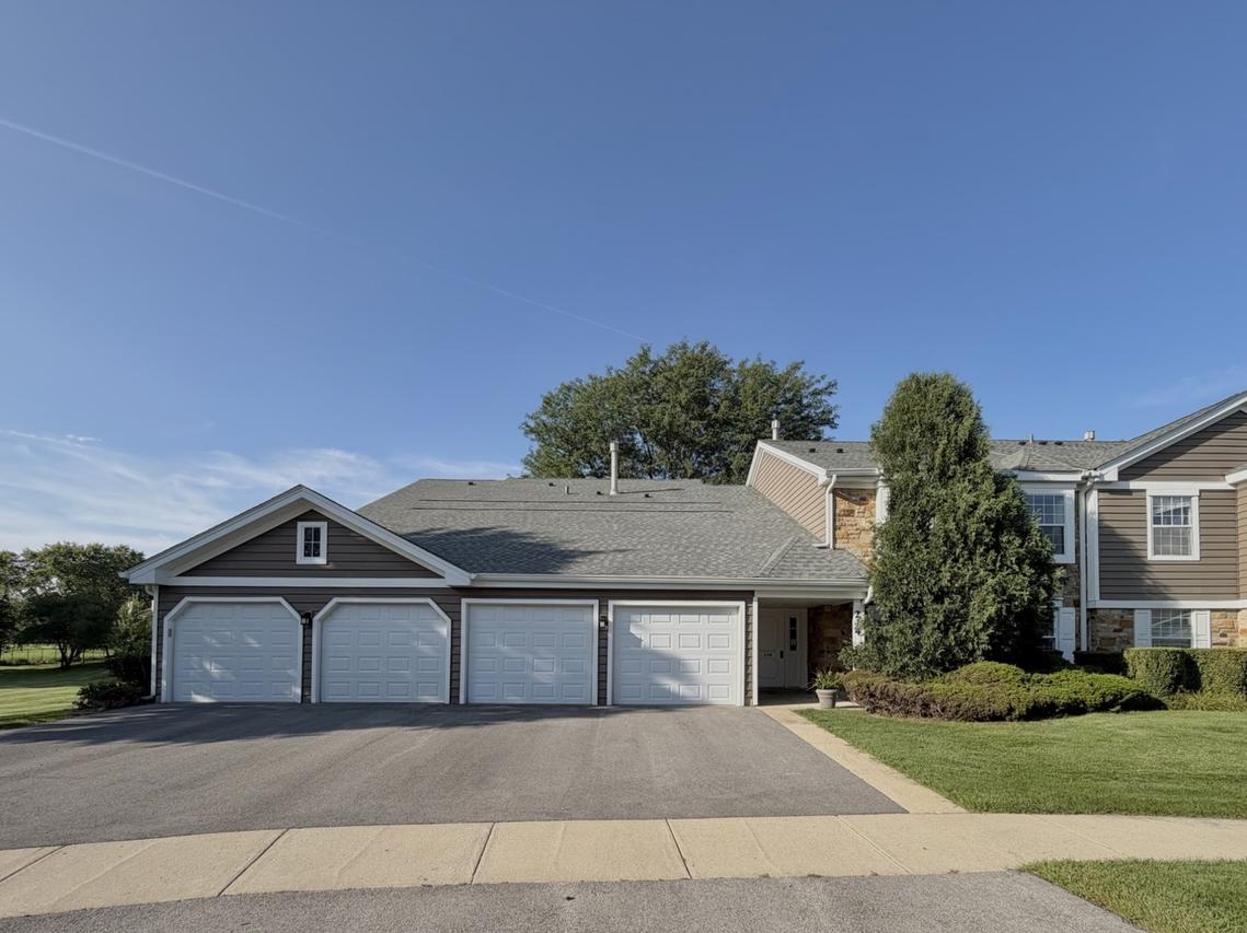 214 Maplebrook Ct. #X1, Schaumburg, IL 60194