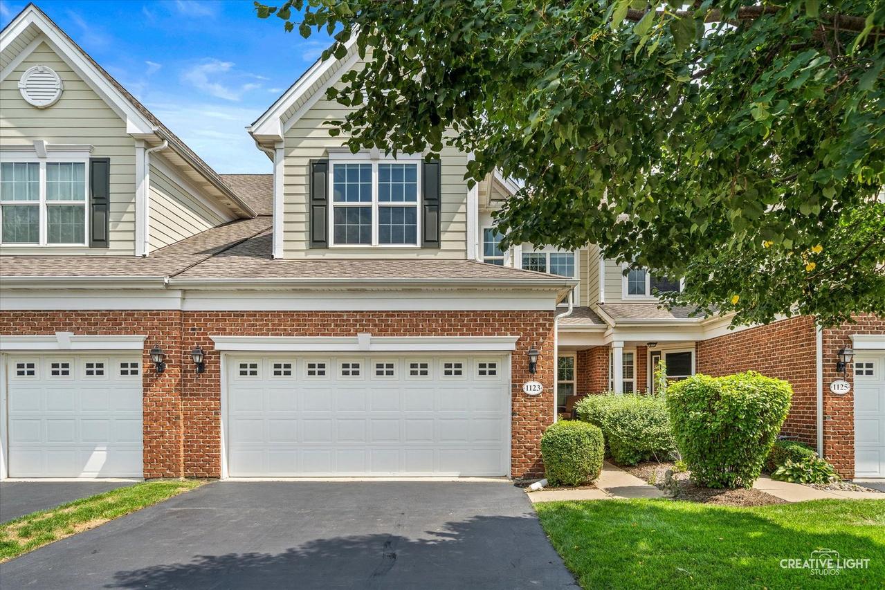 1123 Pine Valley Ct., Elgin, IL 60124