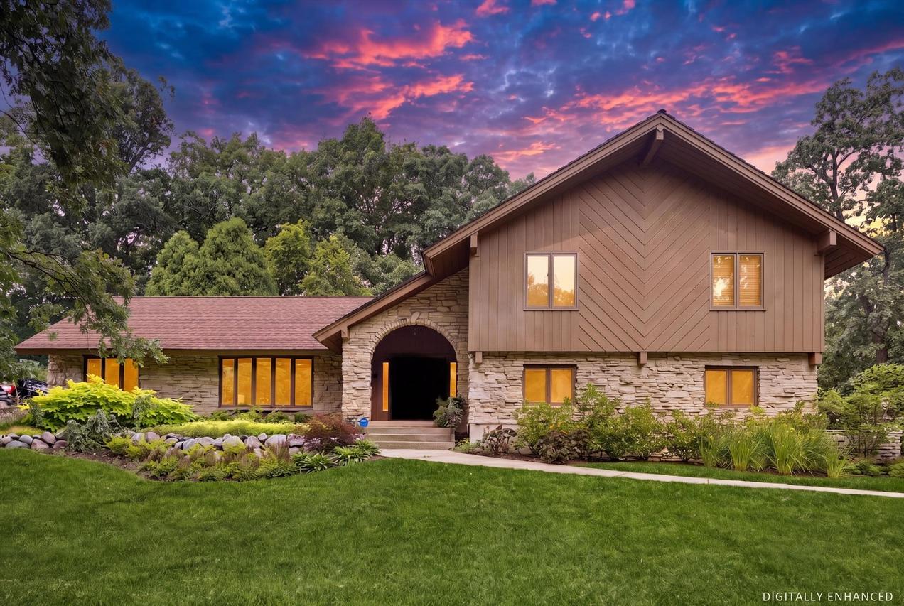 8648 Wedgewood Dr., Burr Ridge, IL 60527