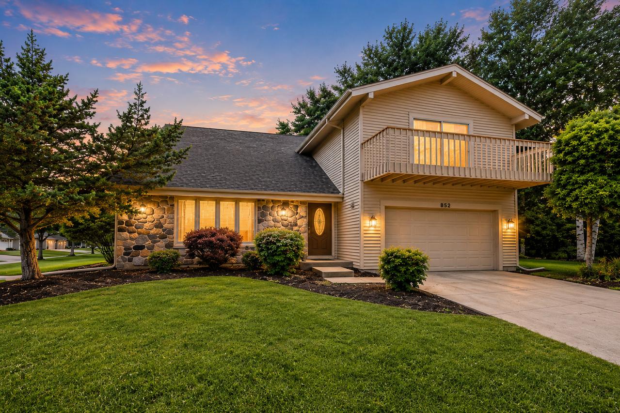 852 Woodmar Dr., Crystal Lake, IL 60014