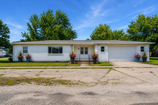 100 E Lincoln Dr., Cooksville, IL 61730