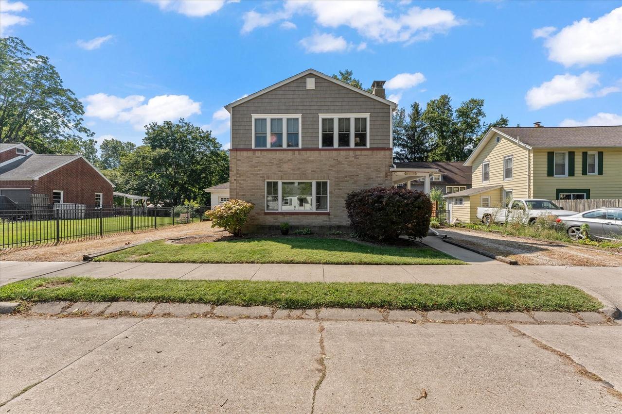 917 W Washington St., Champaign, IL 61821