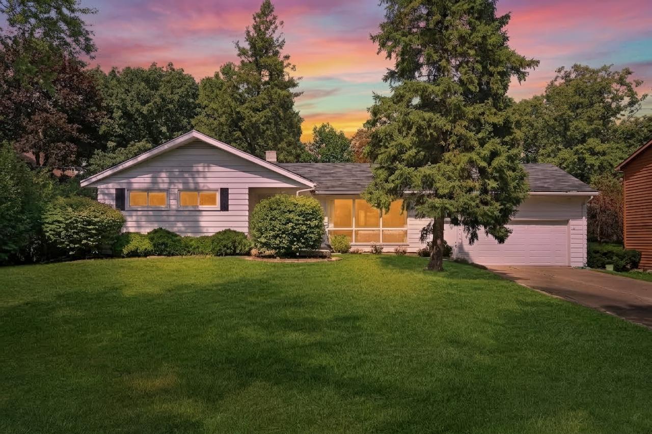 2414 Sunset Ave., Waukegan, IL 60087